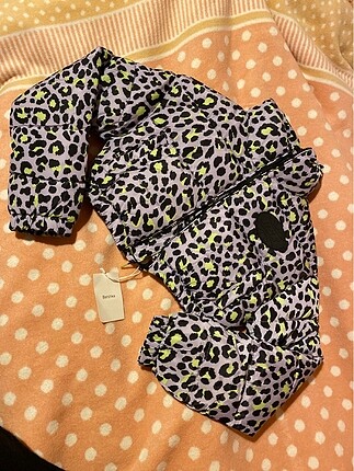 Lila leopar mont