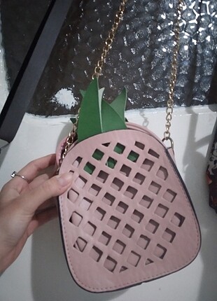 Ananas canta