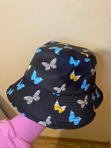 Kelebek desenli şapka