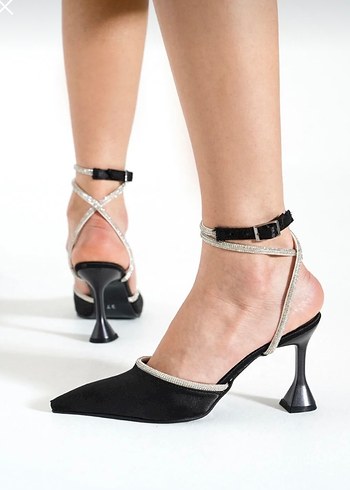 Beyaz Kemerli Stiletto Topuklu Ayakkabı - Görsel 2