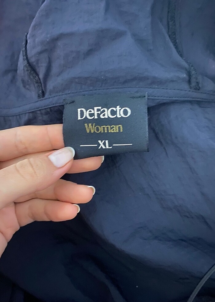 Siyah rüzgarlık - Görsel 3