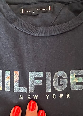 Tommy Hilfiger Orijinal Tommy Hilfiger Erkek Lacivert Baskılı Kısa Kollu Tişört