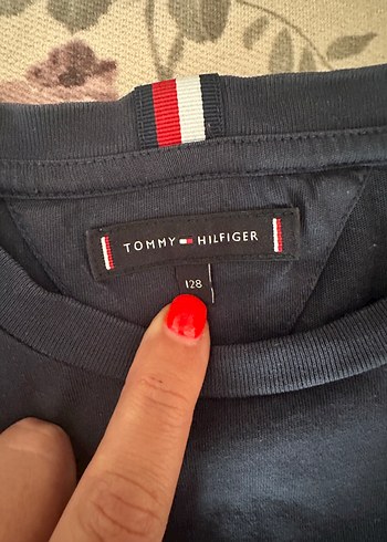 8 Yaş Beden Orijinal Tommy Hilfiger Erkek Lacivert Baskılı Kısa Kollu Tişört