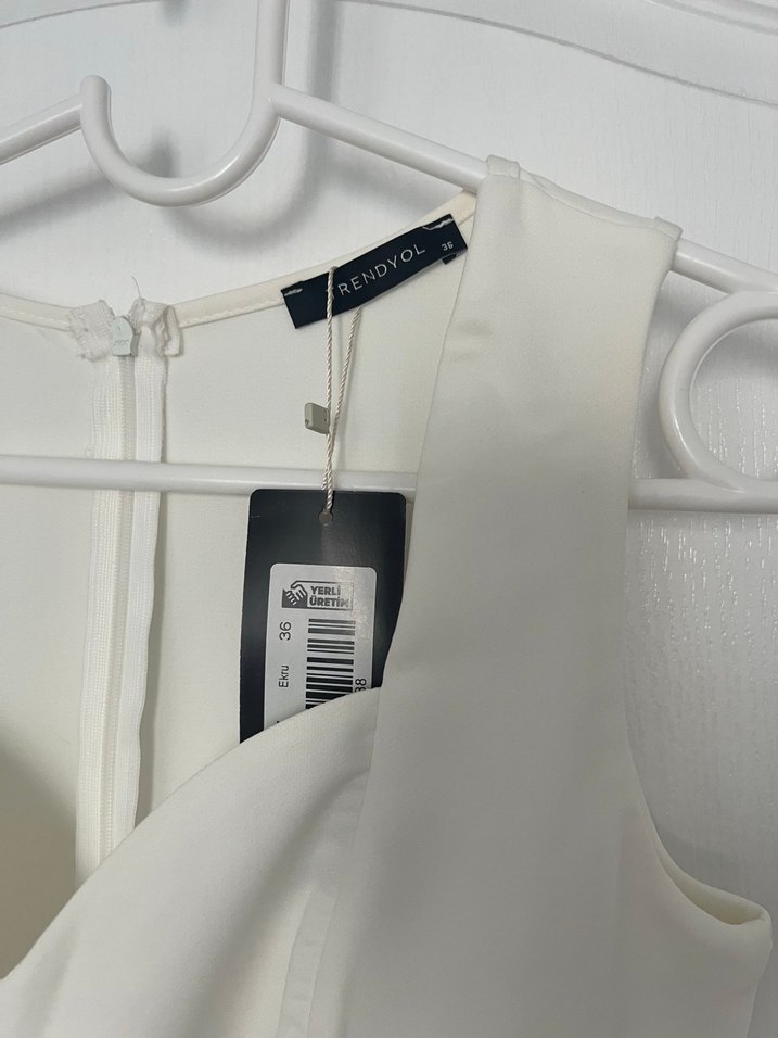 Düğmeli Ekru V Yaka Midi Elbise - Görsel 3