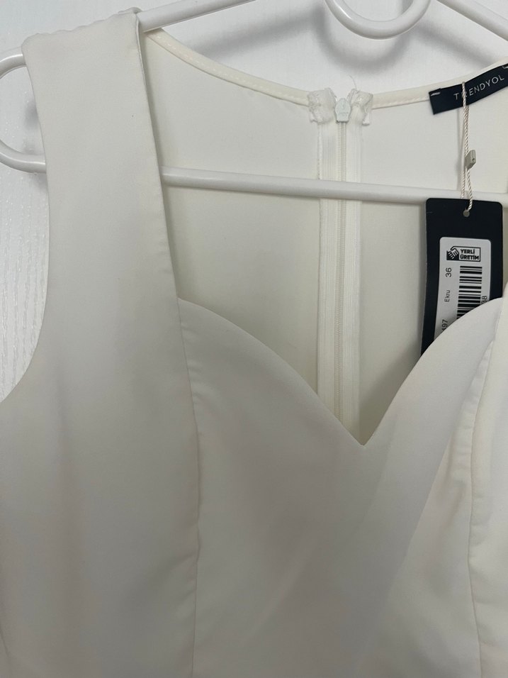 Düğmeli Ekru V Yaka Midi Elbise - Görsel 2