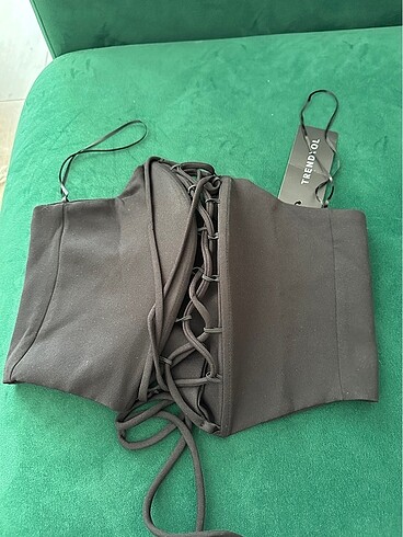 Straplez korse crop