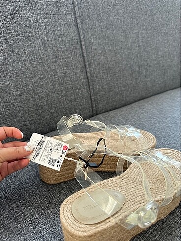 37 Beden Pull and bear hasır sandalet