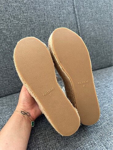 37 Beden camel Renk Pull and bear hasır sandalet