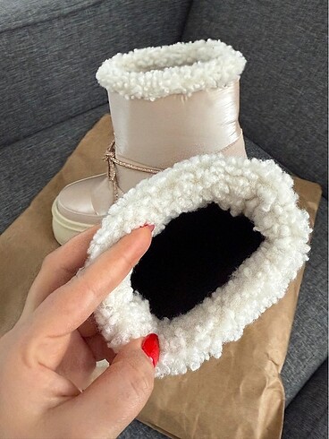 37 Beden Krem bot ugg