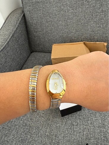 Just cavalli saat
