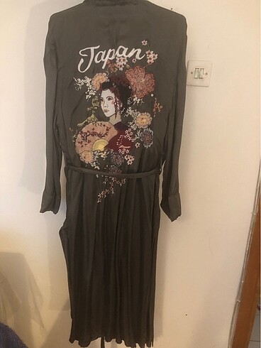 Bershka saten kimono