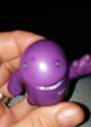 mor renkli oyuncak figur