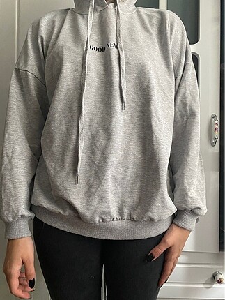 Gri sweat yazılı
