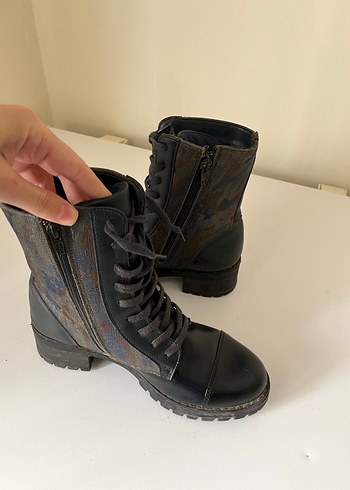 37 Beden siyah Renk Bot çok kaliteli