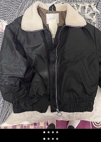Siyah Peluş Detaylı siyah bomber