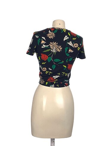 s Beden Zara T-shirt %70 İndirimli.