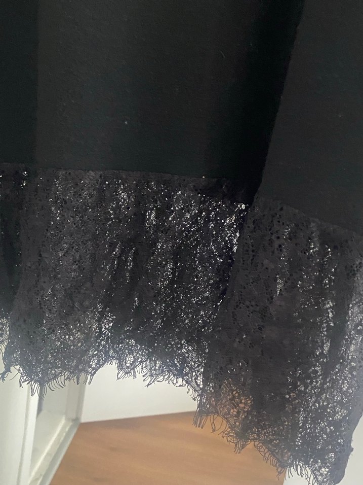 Siyah Dantel Detaylı Uzun Kollu Triko Elbise - Görsel 2