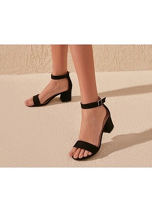 Siyah Süet Kadın Klasik Topuklu Ayakkabı