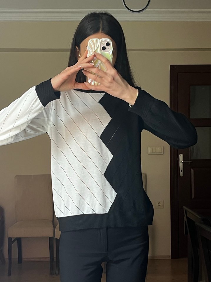 Zebra Desenli Uzun Kollu Beyaz Kazak - Görsel 3