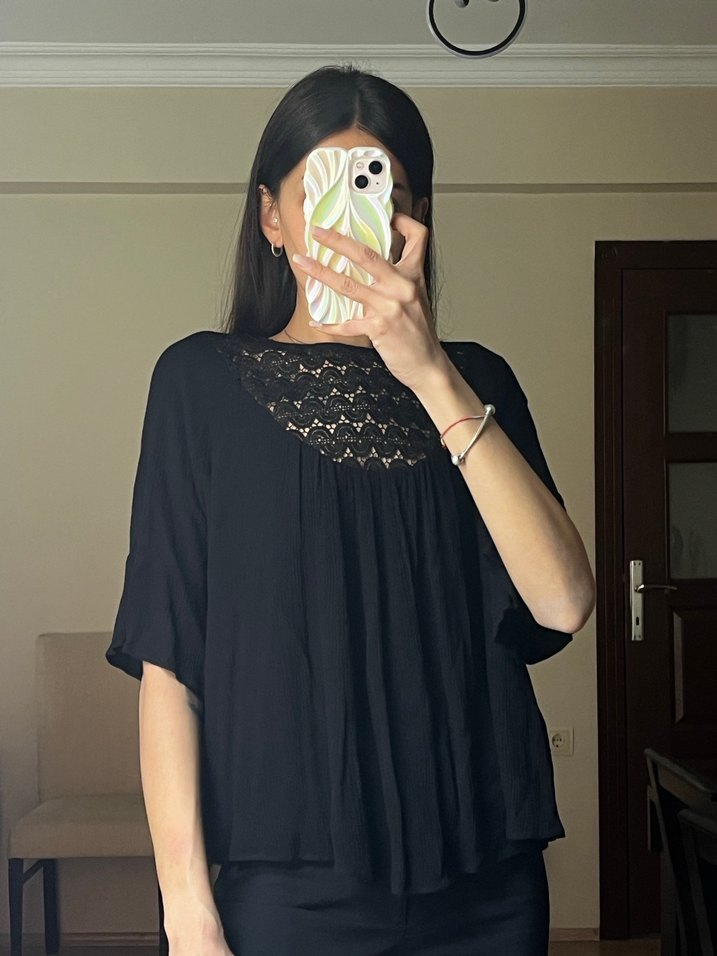 Dantel Detaylı Siyah Mini Triko Bluz - Görsel 2