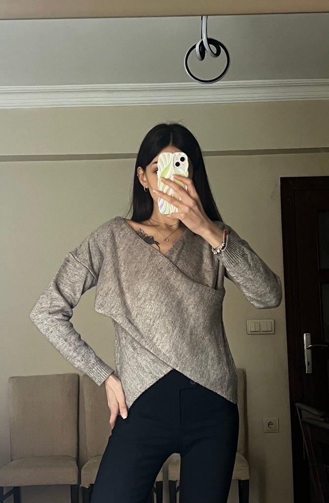 Gri V Yaka Örgü Kadın Kazak - Görsel 3