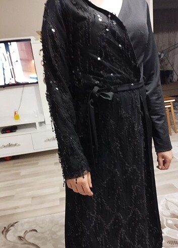 Pullu siyah abaya