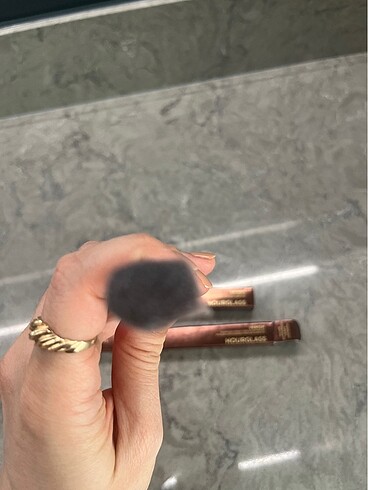 Hourglass Vanish Seamless Concealer Brush - Görsel 4