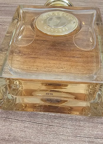 Beden Burberry goddess Kadın Parfümü Şişesi