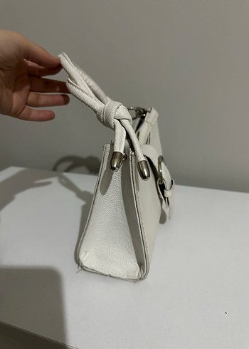 Tokalı Beyaz Kadın Deri Çanta - Görsel 4