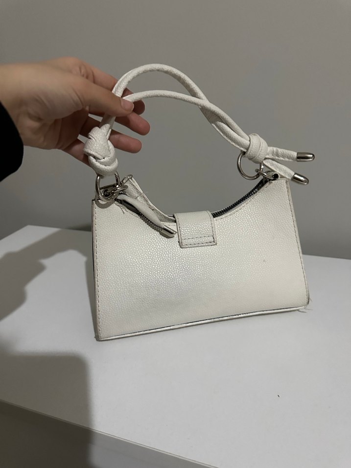Tokalı Beyaz Kadın Deri Çanta - Görsel 3