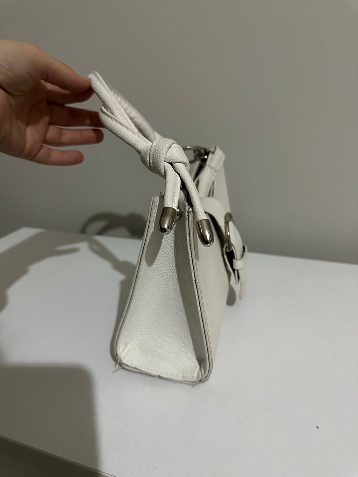 Tokalı Beyaz Kadın Deri Çanta - Görsel 4