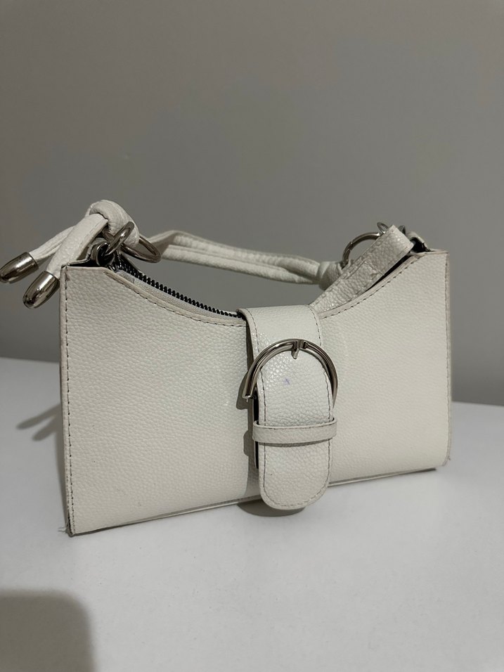Tokalı Beyaz Kadın Deri Çanta - Görsel 5