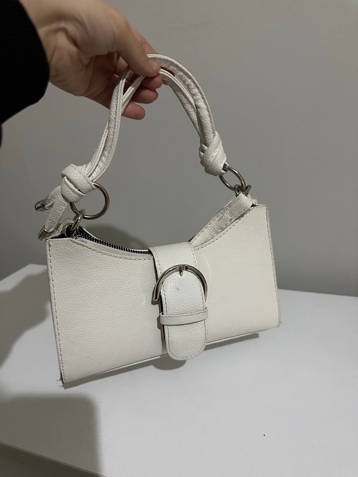 Tokalı Beyaz Kadın Deri Çanta - Görsel 2