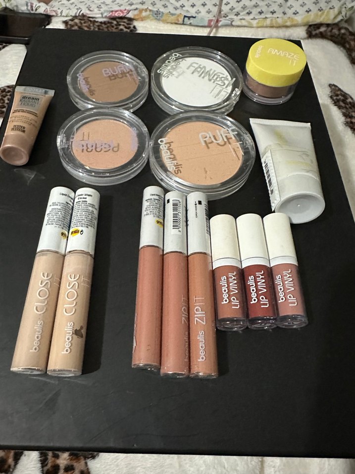 Bej Tonlarda Makyaj Ürünleri Seti - Görsel 2