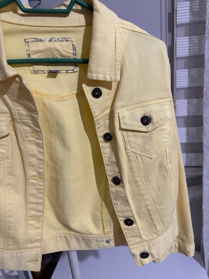 Sarı Düğmeli Kadın Denim Ceket - Görsel 3