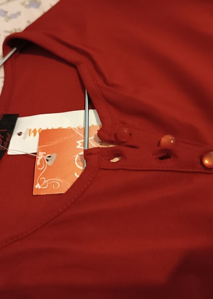 Kırmızı Elbise Etiketli - Görsel 2