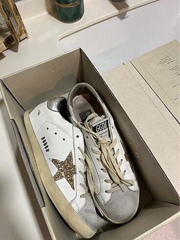 Golden Goose Deluxe Golden goose