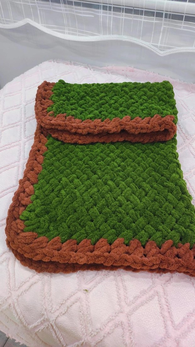 Koyu Yeşil Örgü Çocuk Battaniyesi - Görsel 2