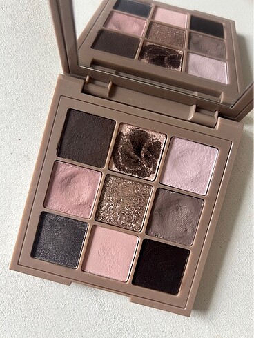 Huda Beauty Creamy Obsession Far Paleti