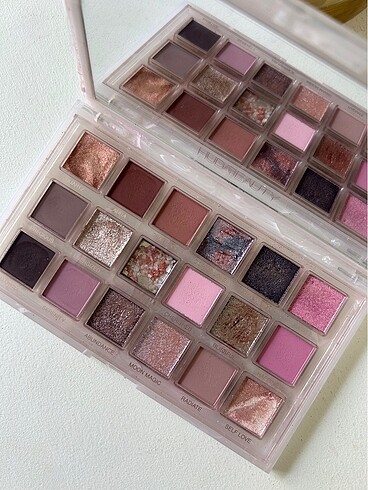 Huda Beauty Far Paleti