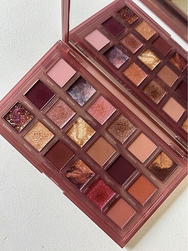 Huda Beauty Far Paleti