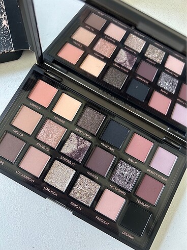 Huda Beauty Far Paleti