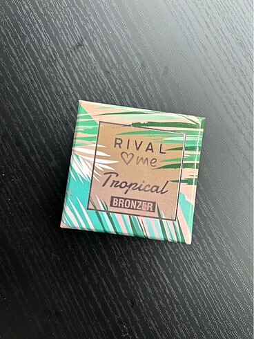 Rival Loves Me Tropical Bronzer