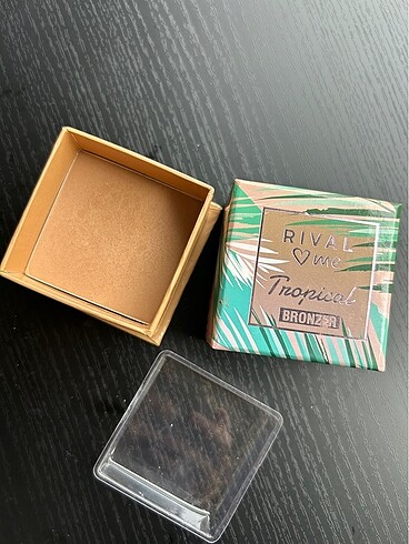 Diğer Rival Loves Me Tropical Bronzer
