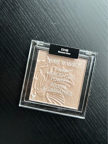 Wet n Wild MagaGlo Aydınlatıcı