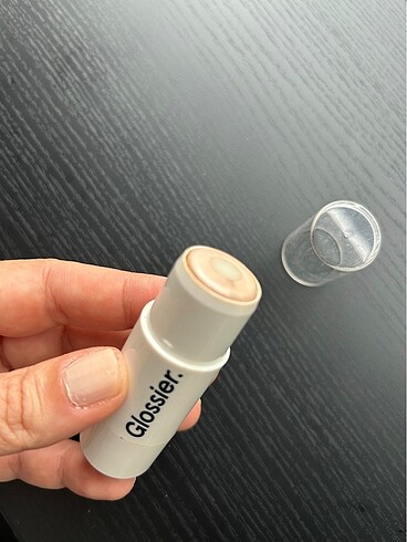 Diğer Glossier Stick Aydınlatıcı