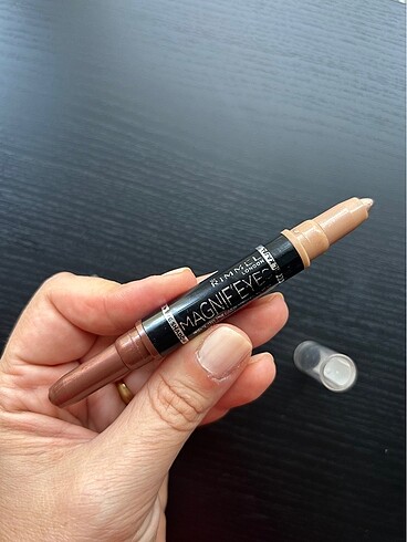 Rimmel London Magnifeyes Çift Taraflı Kalem Far