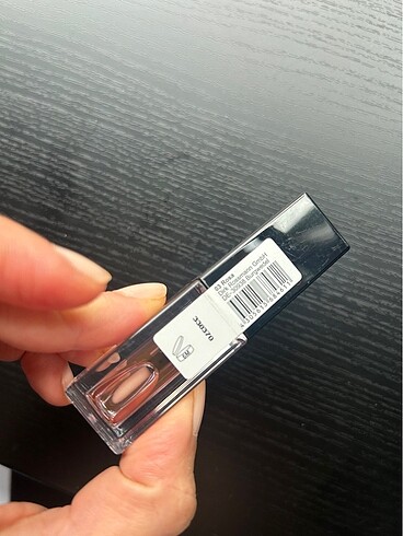  Beden Rival de Loop Lip Oil
