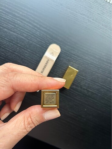 Beden kırmızı Renk Burberry Kisses Matte Lip Colour Mini Ruj