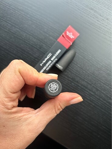  Beden MAC Powder Kiss Ruj